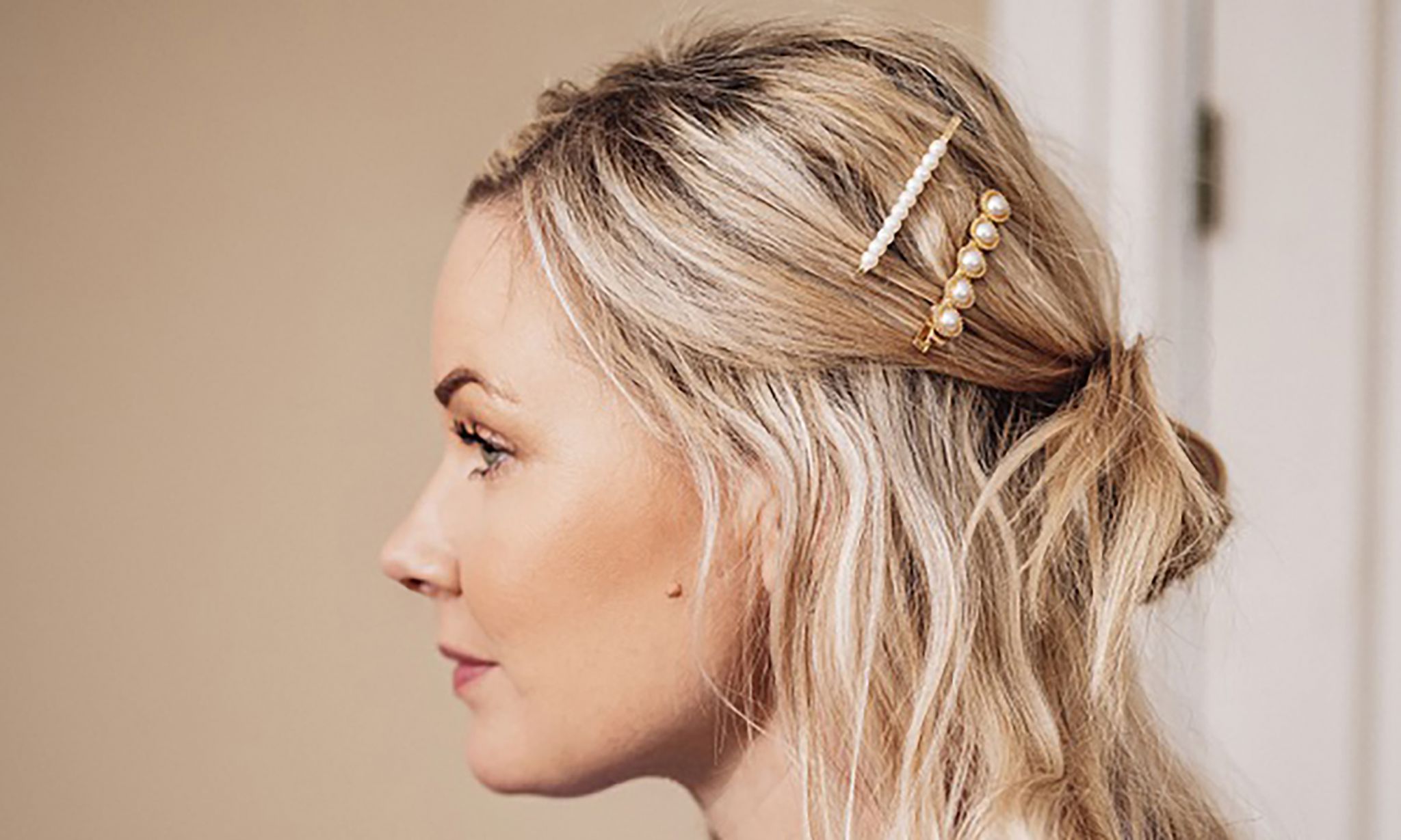 Woman hairstyle with modern hair accessories
Photo taken indoors of mid adult woman with blond hair